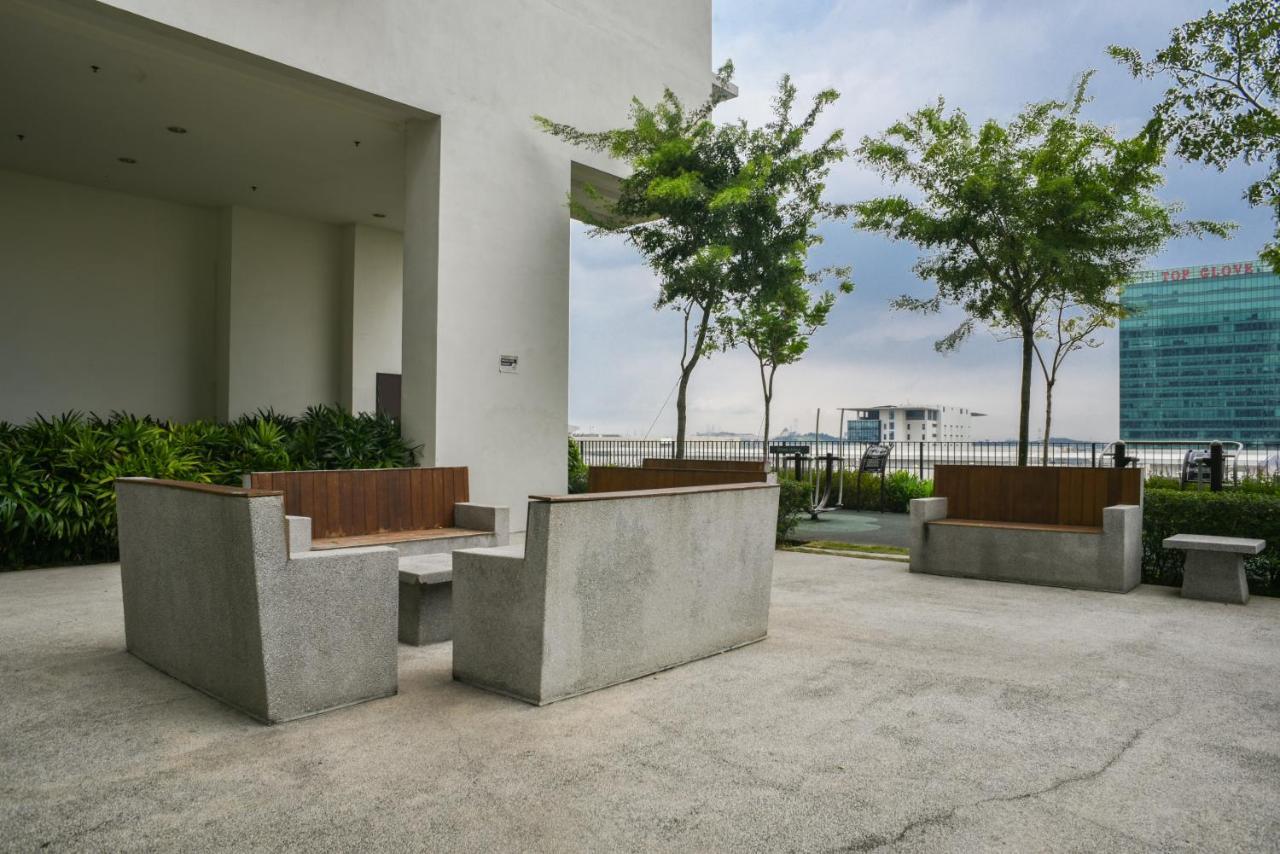 Miko'S Studio At Trefoil Setia Alam Apartment Exterior photo
