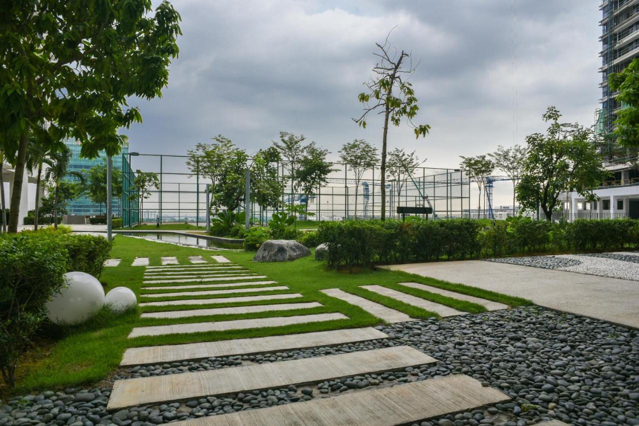 Miko'S Studio At Trefoil Setia Alam Apartment Exterior photo
