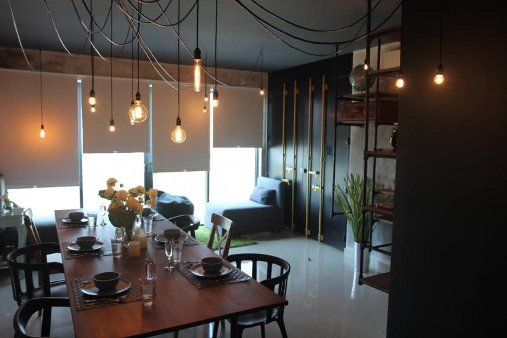 Miko'S Studio At Trefoil Setia Alam Apartment Exterior photo