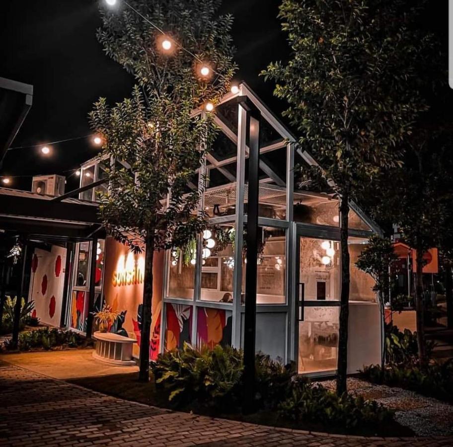 Miko'S Studio At Trefoil Setia Alam Apartment Exterior photo