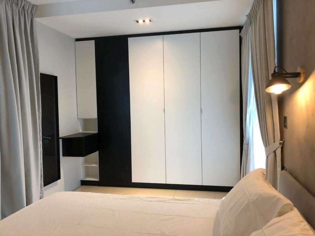 Miko'S Studio At Trefoil Setia Alam Apartment Exterior photo